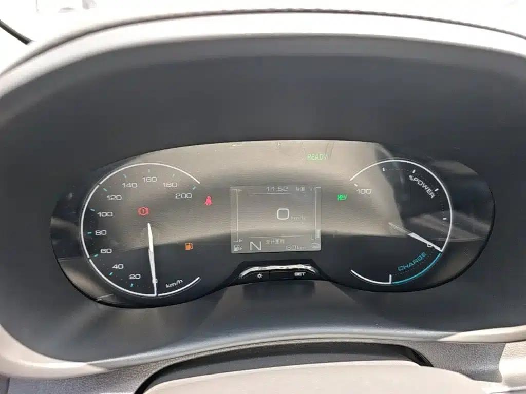 Wuling Hongguang New Energy 2025 Range-Extended Hybrid 50km Comfort Model — миниатюра 12