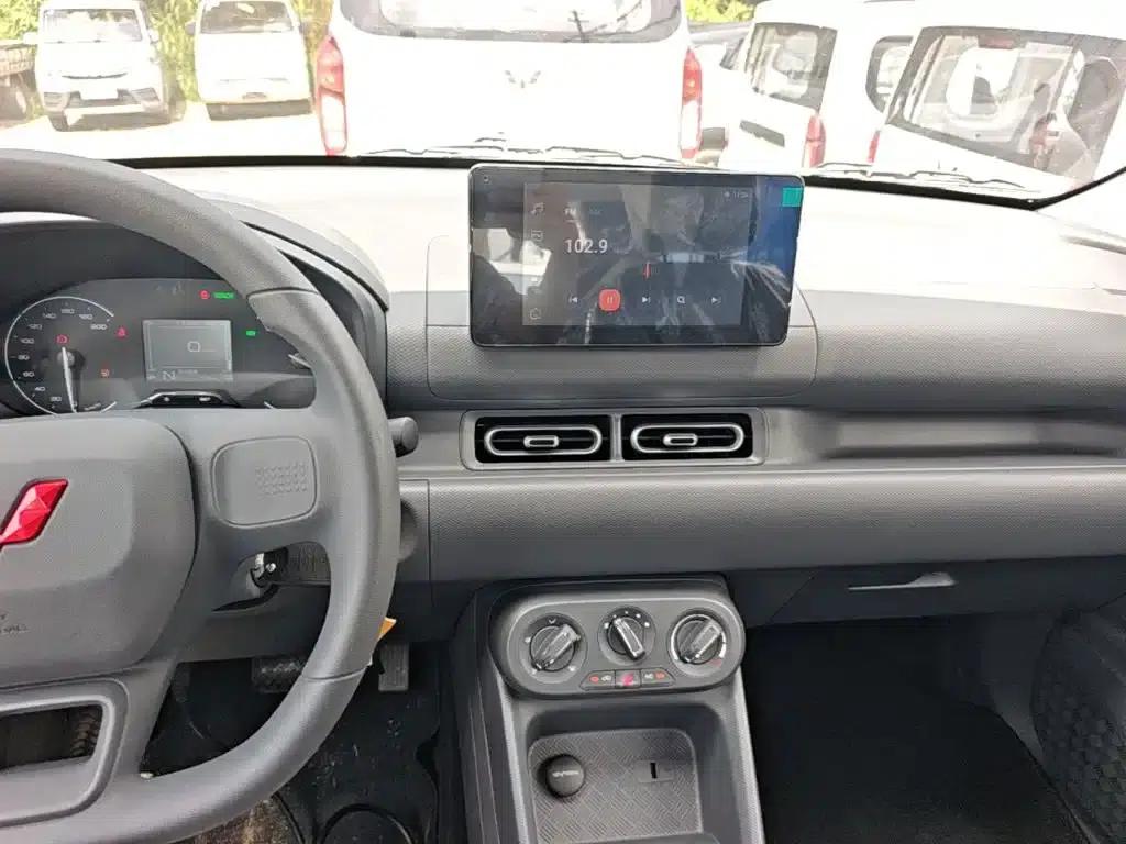 Wuling Hongguang New Energy 2025 Range-Extended Hybrid 50km Comfort Model — миниатюра 13