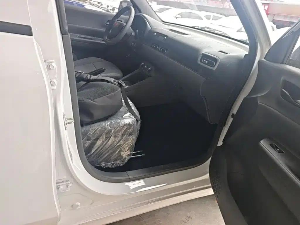 Wuling Hongguang New Energy 2025 Range-Extended Hybrid 50km Practical Model — миниатюра 11