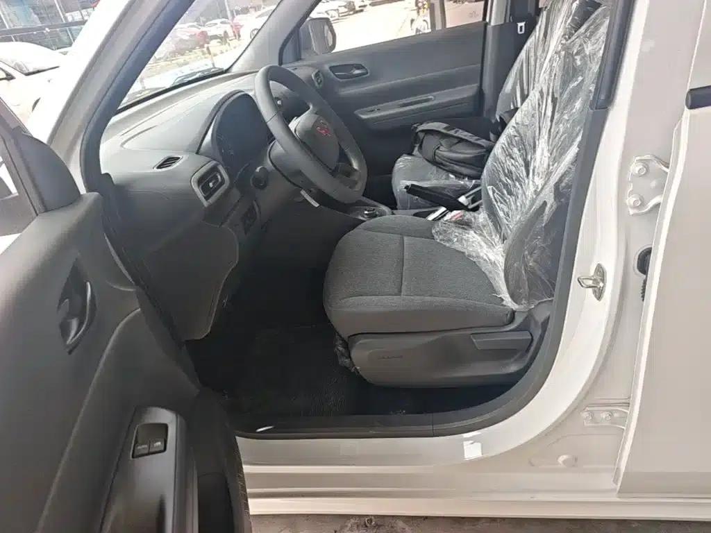 Wuling Hongguang New Energy 2025 Range-Extended Hybrid 50km Practical Model — миниатюра 22