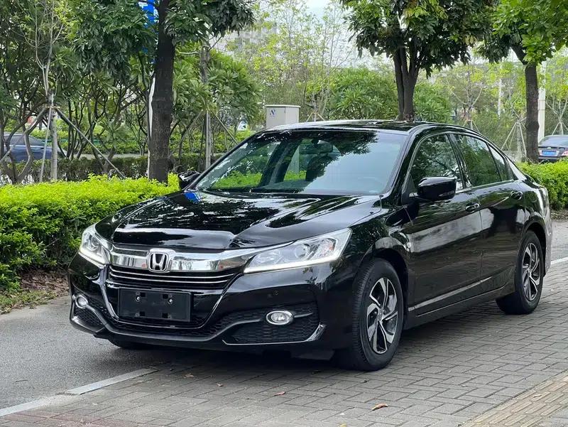 2016 Honda Accord 2.0L Comfort Edition — миниатюра 1