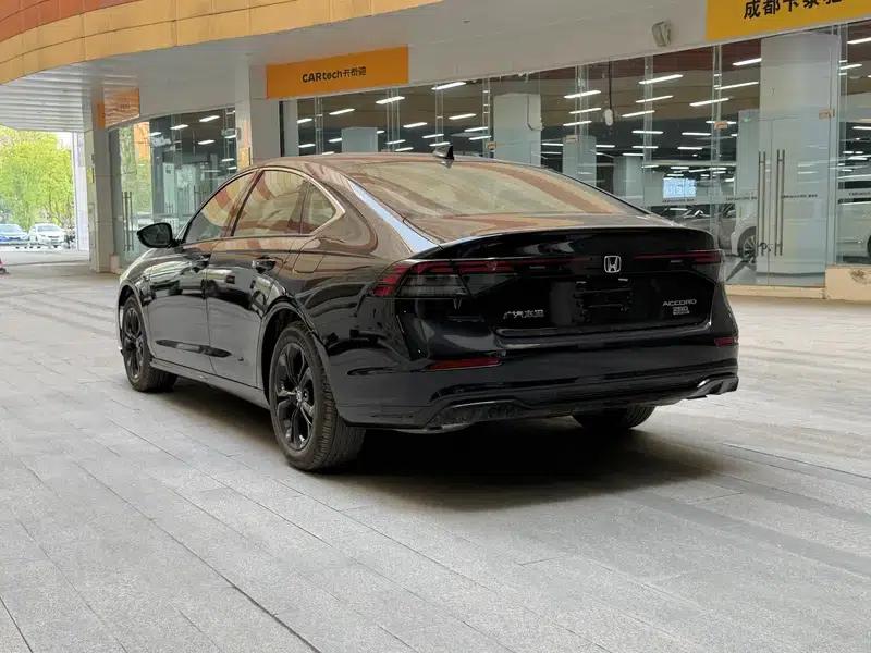 2025 Honda Accord 260TURBO Luxury Edition — миниатюра 4