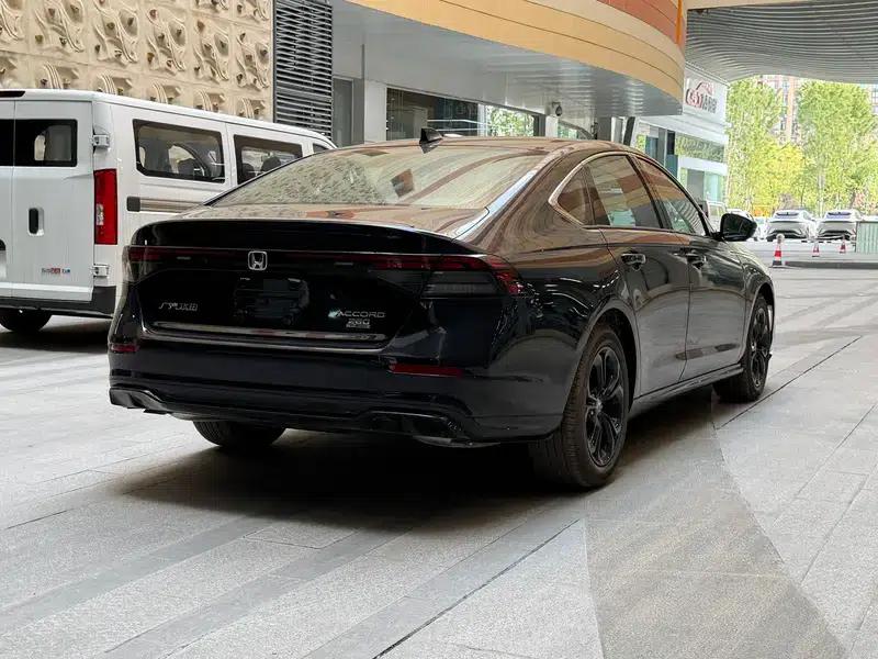 2025 Honda Accord 260TURBO Luxury Edition — миниатюра 6