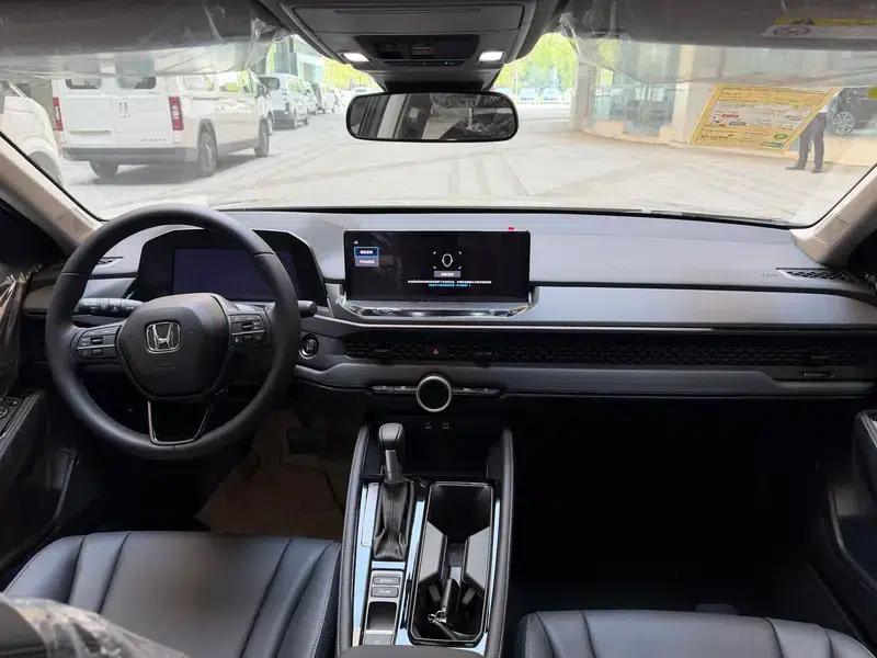2025 Honda Accord 260TURBO Luxury Edition — миниатюра 7