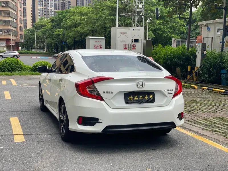 2016 Civic 220TURBO CVT Premium Edition — миниатюра 4