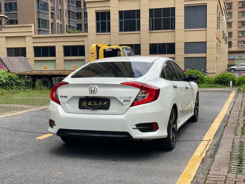 2016 Civic 220TURBO CVT Premium Edition — миниатюра 6