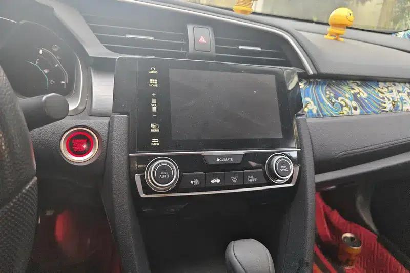 2016 Civic 220TURBO CVT Luxury Edition — миниатюра 11