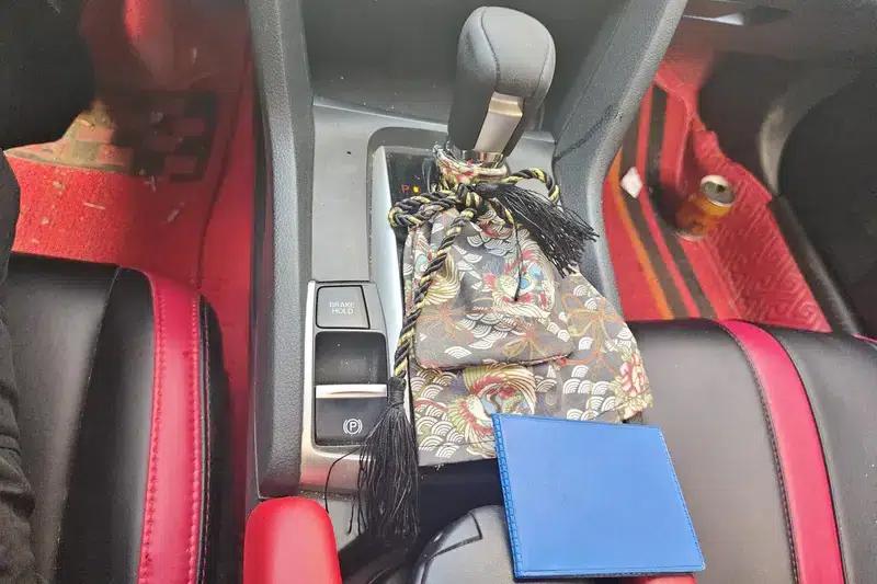 2016 Civic 220TURBO CVT Luxury Edition — миниатюра 16