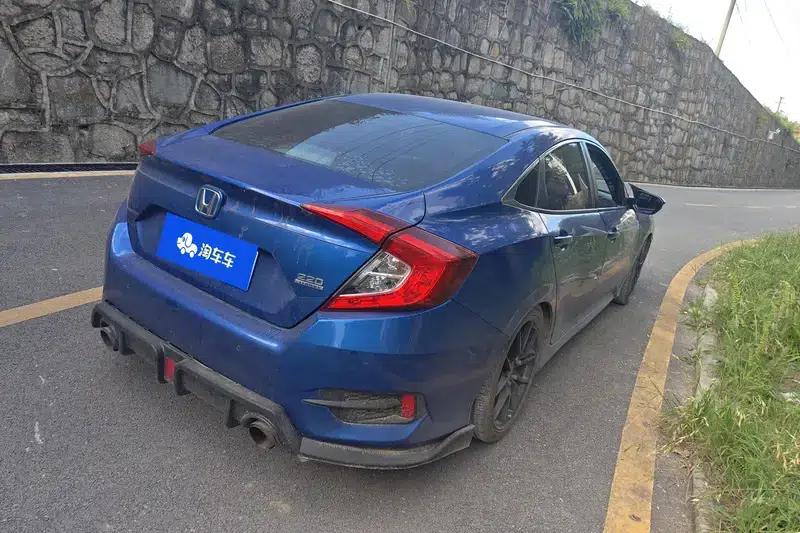 2016 Civic 220TURBO CVT Luxury Edition — миниатюра 3