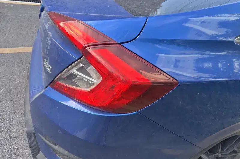 2016 Civic 220TURBO CVT Luxury Edition — миниатюра 5