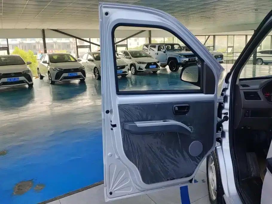 Wuling Rongguang S 2023 1.5L Basic Model 5/7 Seats — миниатюра 7
