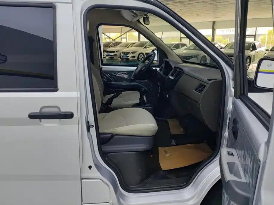 Wuling Rongguang S 2023 1.5L Basic Model 5/7 Seats — миниатюра 8