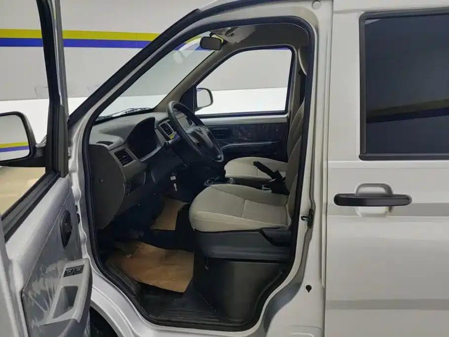 Wuling Rongguang S 2023 1.5L Basic Model 5/7 Seats — миниатюра 9