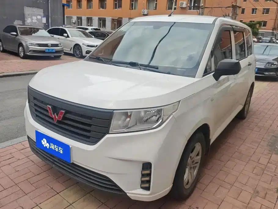 Wuling Hongguang PLUS 2020 1.5L Manual Standard 5-Seater — миниатюра 1