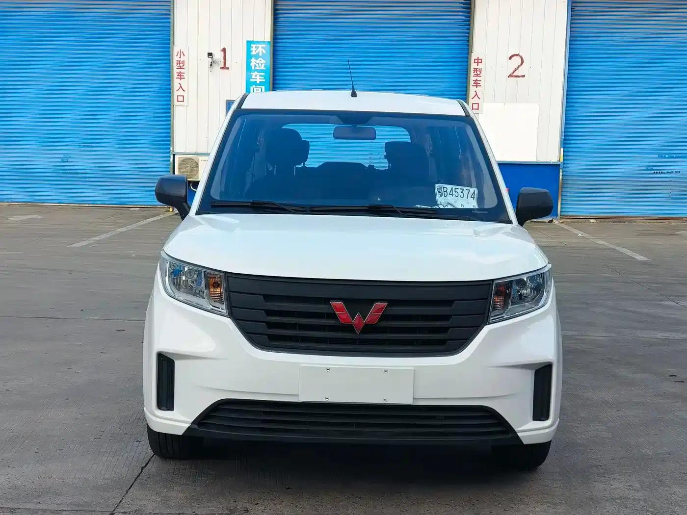 Wuling Hongguang PLUS 2020 1.5L Manual Standard 5-Seater — миниатюра 1