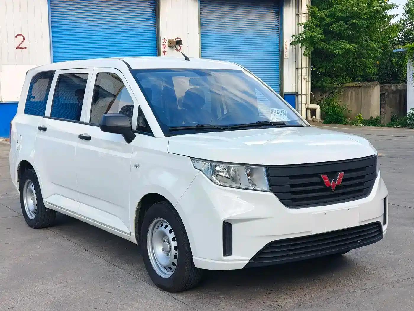 Wuling Hongguang PLUS 2020 1.5L Manual Standard 5-Seater — миниатюра 2
