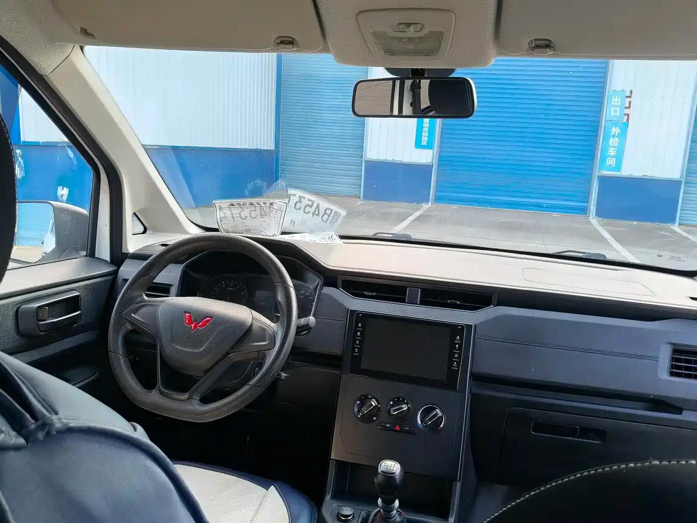 Wuling Hongguang PLUS 2020 1.5L Manual Standard 5-Seater — миниатюра 11