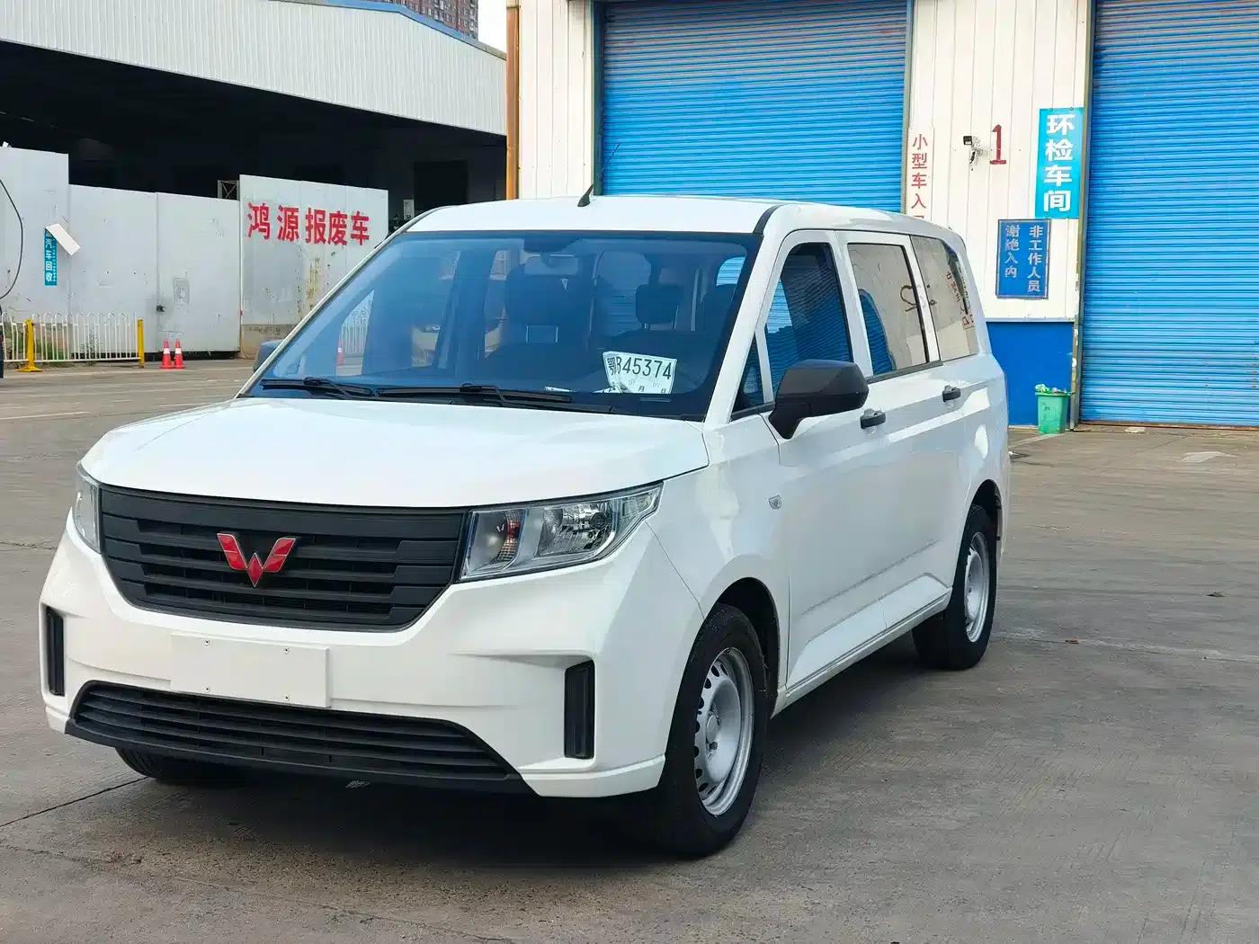 Wuling Hongguang PLUS 2020 1.5L Manual Standard 5-Seater — миниатюра 3