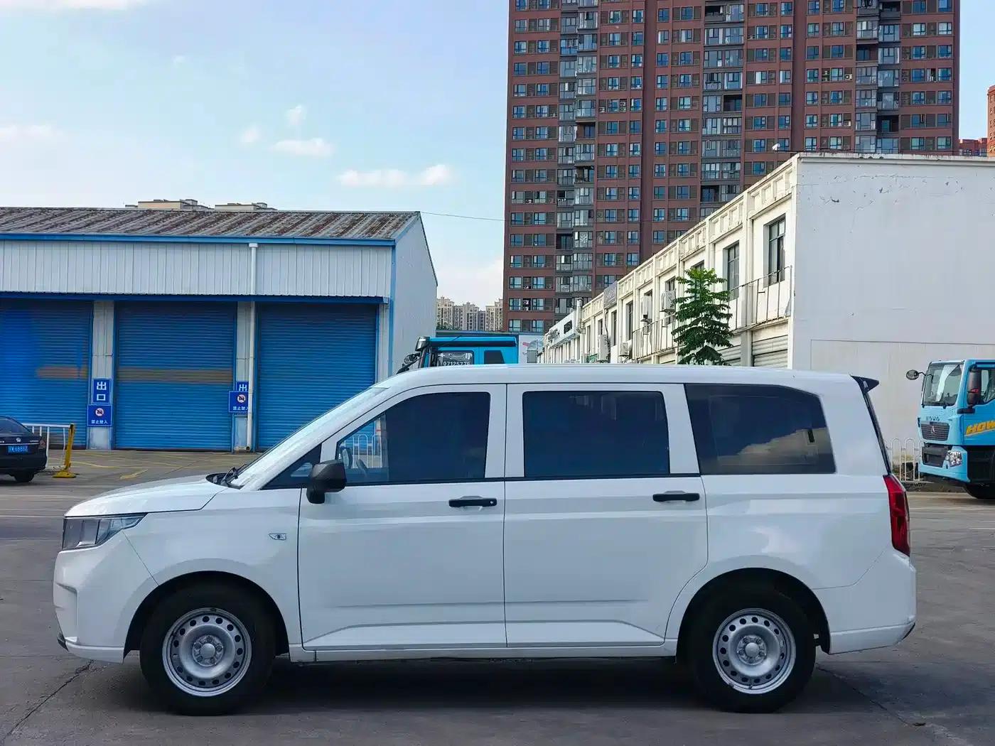 Wuling Hongguang PLUS 2020 1.5L Manual Standard 5-Seater — миниатюра 4