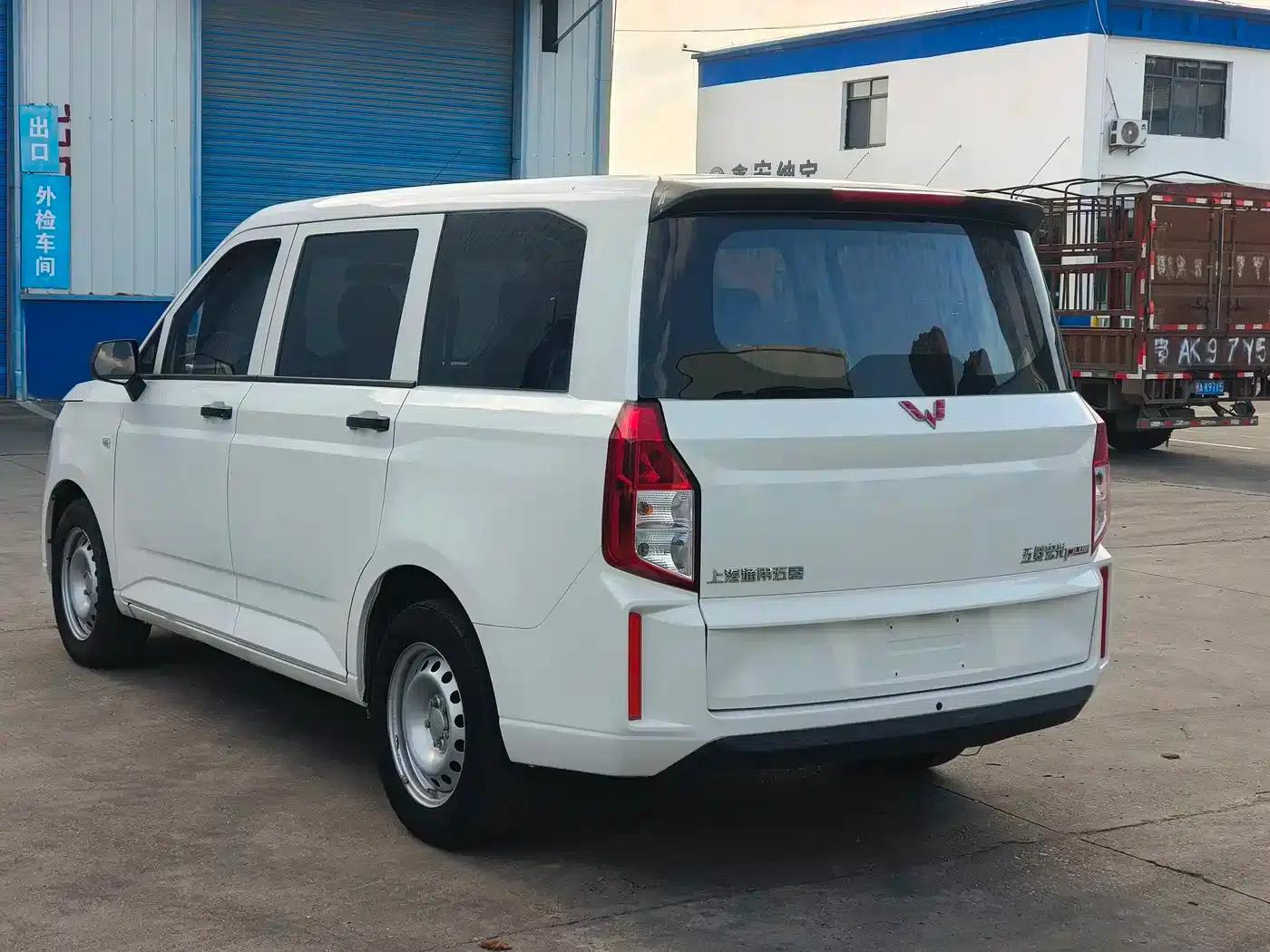 Wuling Hongguang PLUS 2020 1.5L Manual Standard 5-Seater — миниатюра 6