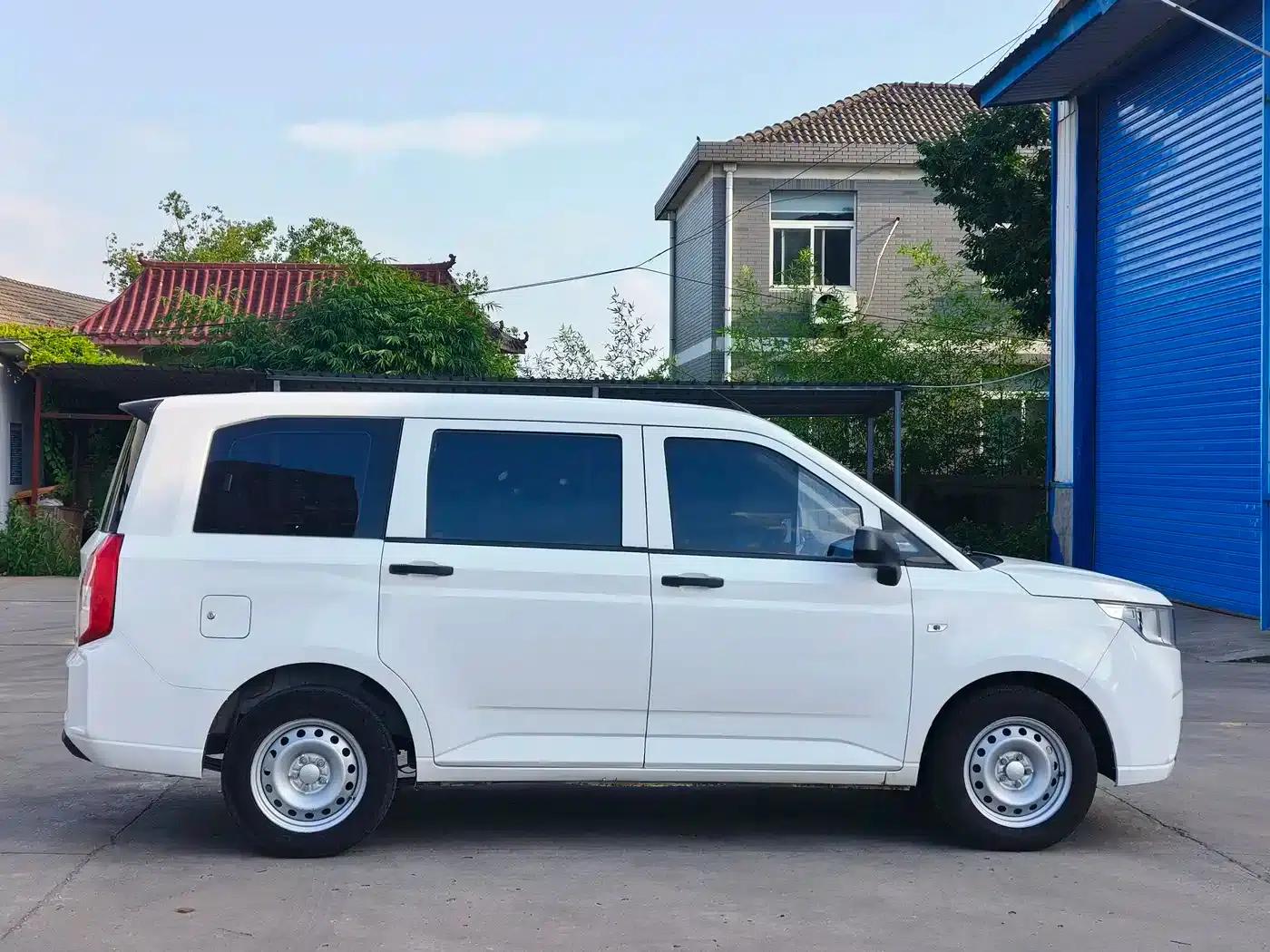Wuling Hongguang PLUS 2020 1.5L Manual Standard 5-Seater — миниатюра 8