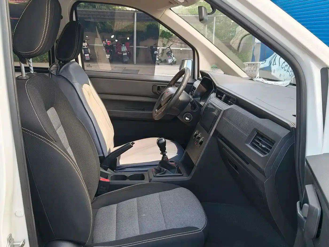 Wuling Hongguang PLUS 2020 1.5L Manual Standard 5-Seater — миниатюра 9