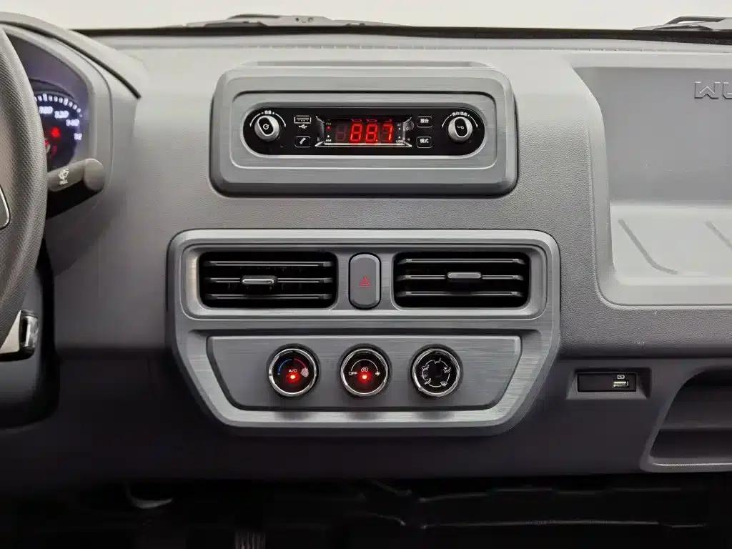 Wuling Yangguang 2024 Model 300km Comfort Bus Version 75kW — миниатюра 12