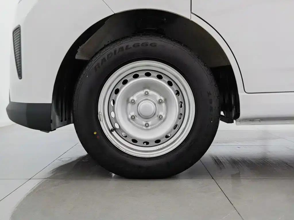 Wuling Yangguang 2024 Model 300km Comfort Bus Version 75kW — миниатюра 17