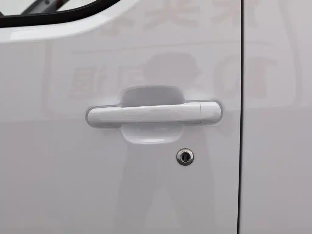 Wuling Yangguang 2024 Model 300km Comfort Bus Version 75kW — миниатюра 18