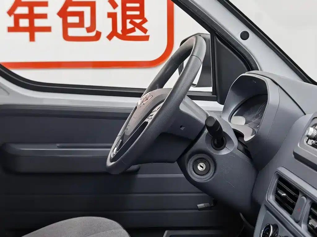 Wuling Yangguang 2024 Model 300km Comfort Bus Version 75kW — миниатюра 22
