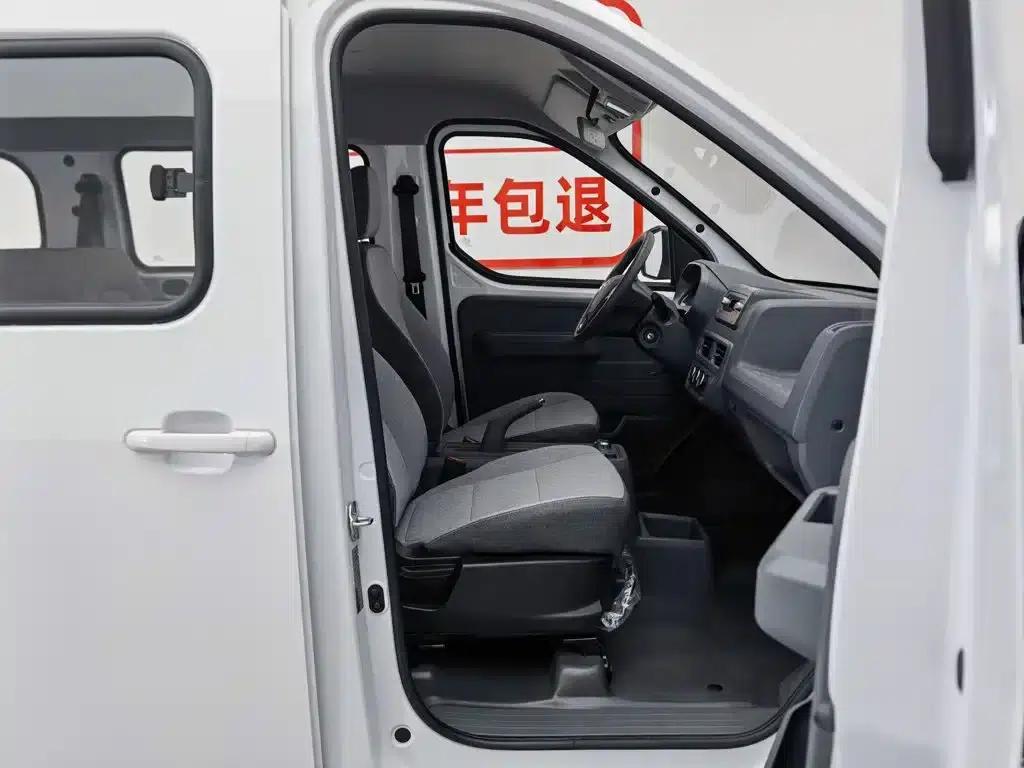 Wuling Yangguang 2024 Model 300km Comfort Bus Version 75kW — миниатюра 23