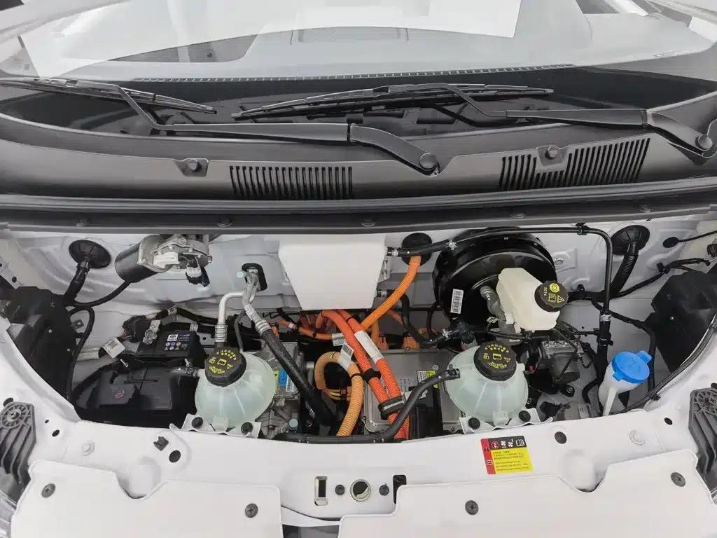 Wuling Yangguang 2024 Model 300km Comfort Bus Version 75kW — миниатюра 6