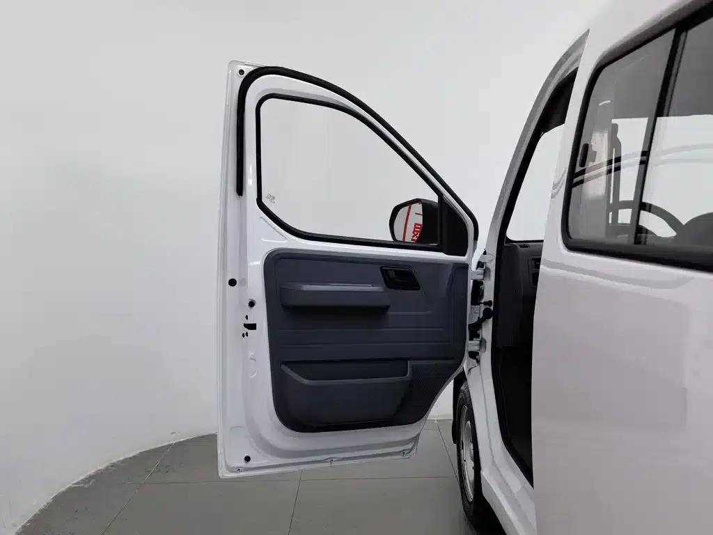Wuling Yangguang 2024 Model 300km Comfort Bus Version 75kW — миниатюра 8