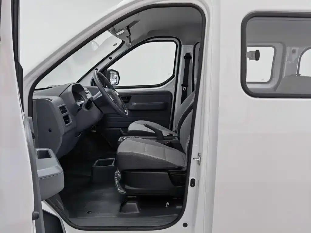 Wuling Yangguang 2024 Model 300km Comfort Bus Version 75kW — миниатюра 10