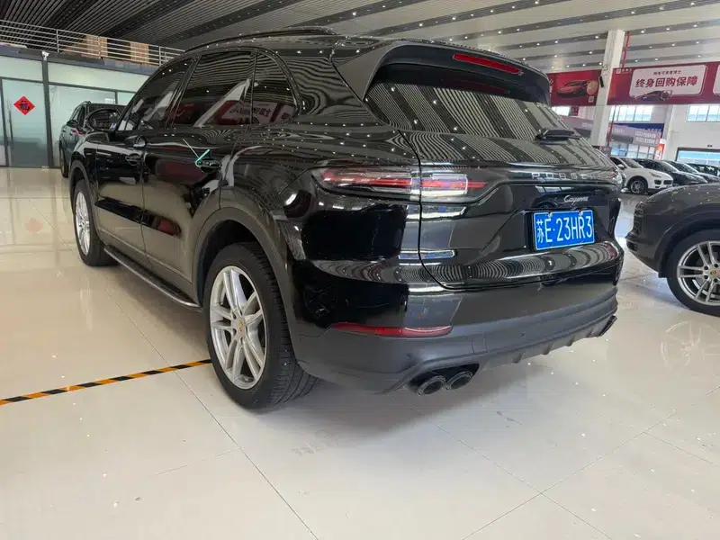 2022 Cayenne 3.0T Platinum Edition — миниатюра 4