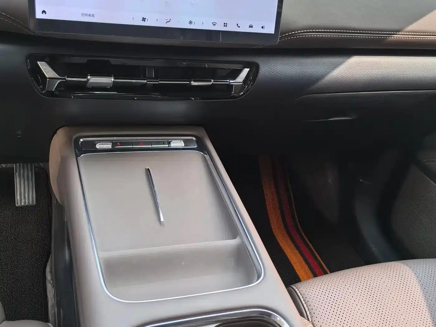 Starlight 560 New Energy 2026 Plug-in Hybrid 125km/h Luxury Model — миниатюра 10
