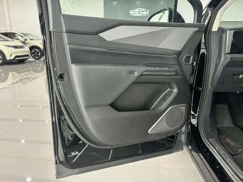 BYD M9 2025 1060 Navigator Edition — миниатюра 13