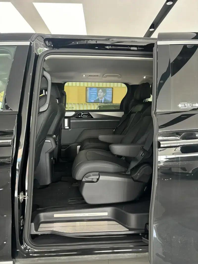 BYD M9 2025 1060 Navigator Edition — миниатюра 23