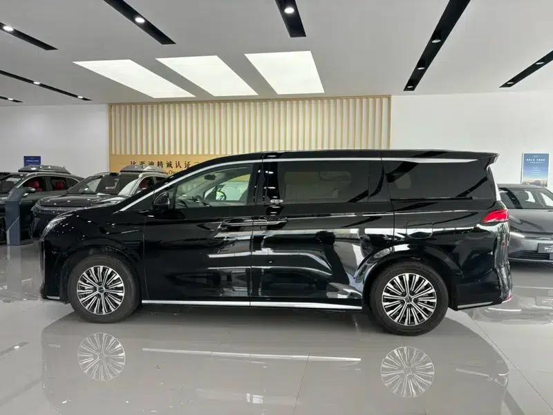 BYD M9 2025 1060 Navigator Edition — миниатюра 4