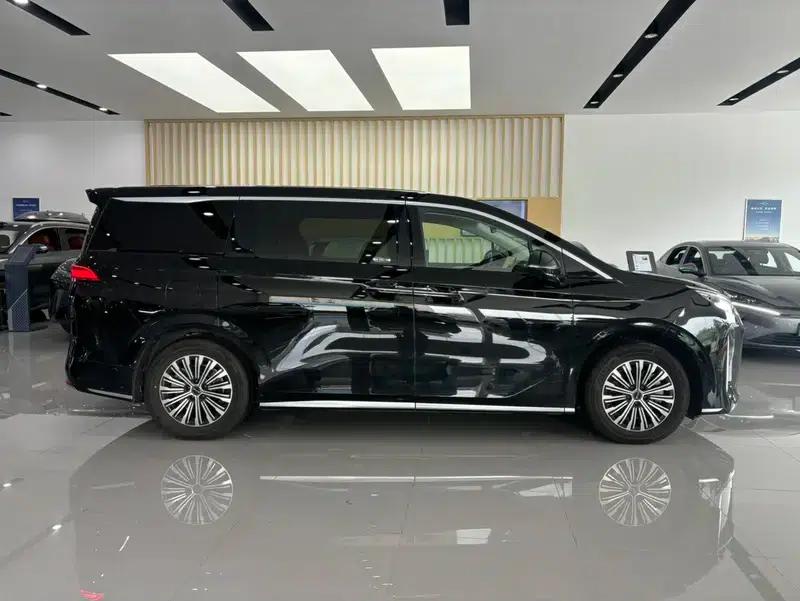 BYD M9 2025 1060 Navigator Edition — миниатюра 8