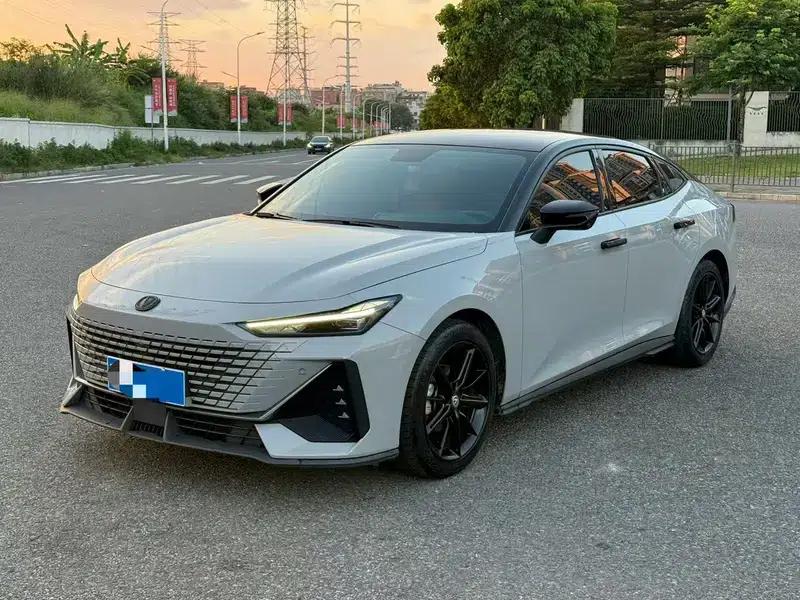 Changan UNI-V 2022 1.5T Premium Edition — миниатюра 1
