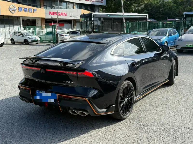 Changan UNI-V 2022 1.5T Sport Edition — миниатюра 6