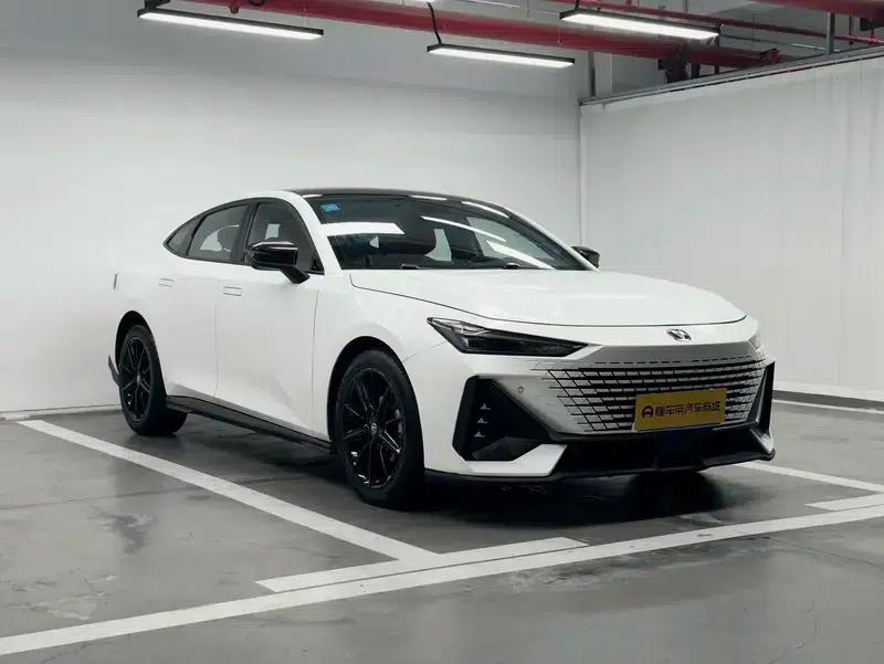 Changan UNI-V 2022 1.5T Premium Edition — миниатюра 3