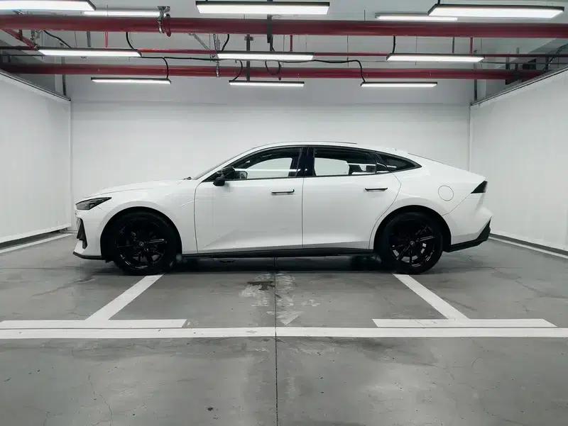 Changan UNI-V 2022 1.5T Premium Edition — миниатюра 4