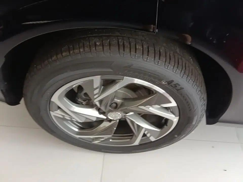 Hongqi HS3 PHEV 2025 Model 125km Jingwei 2 Millionth Anniversary Edition — миниатюра 11