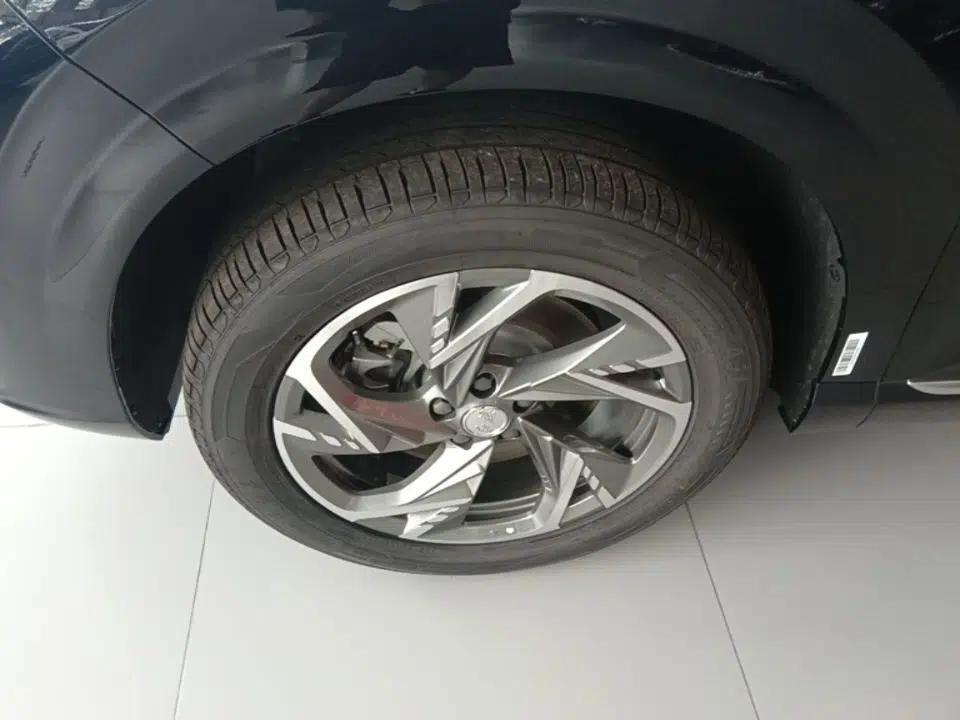 Hongqi HS3 PHEV 2025 Model 125km Jingwei 2 Millionth Anniversary Edition — миниатюра 10