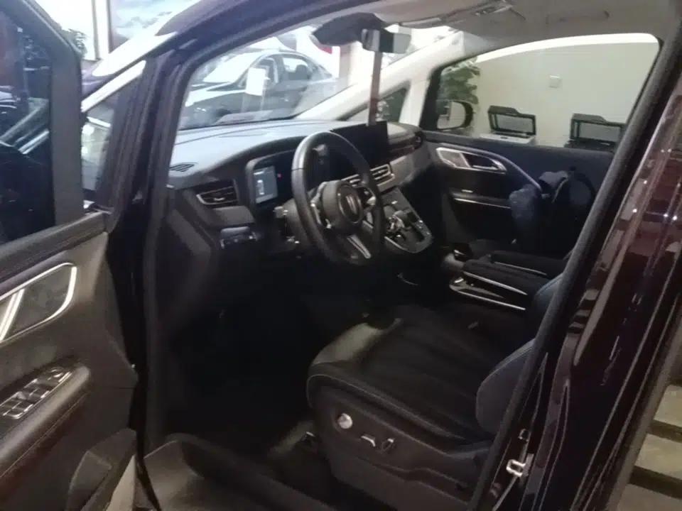 Hongqi HQ9 PHEV 2024 2.0T Four-Wheel Drive Luxury Edition — миниатюра 18