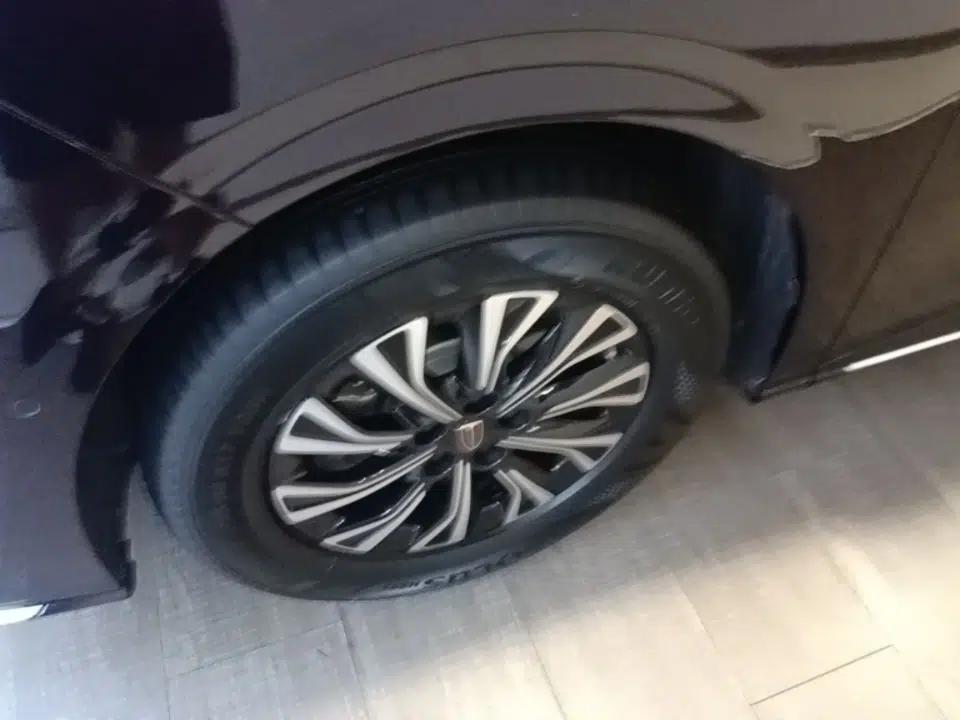 Hongqi HQ9 PHEV 2024 2.0T Four-Wheel Drive Luxury Edition — миниатюра 10