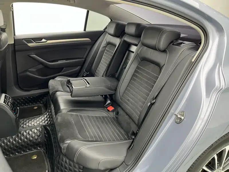 2020 Volkswagen Passat 380TSI DSG Luxury — миниатюра 23