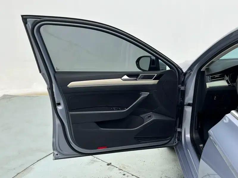 2020 Volkswagen Passat 380TSI DSG Luxury — миниатюра 25